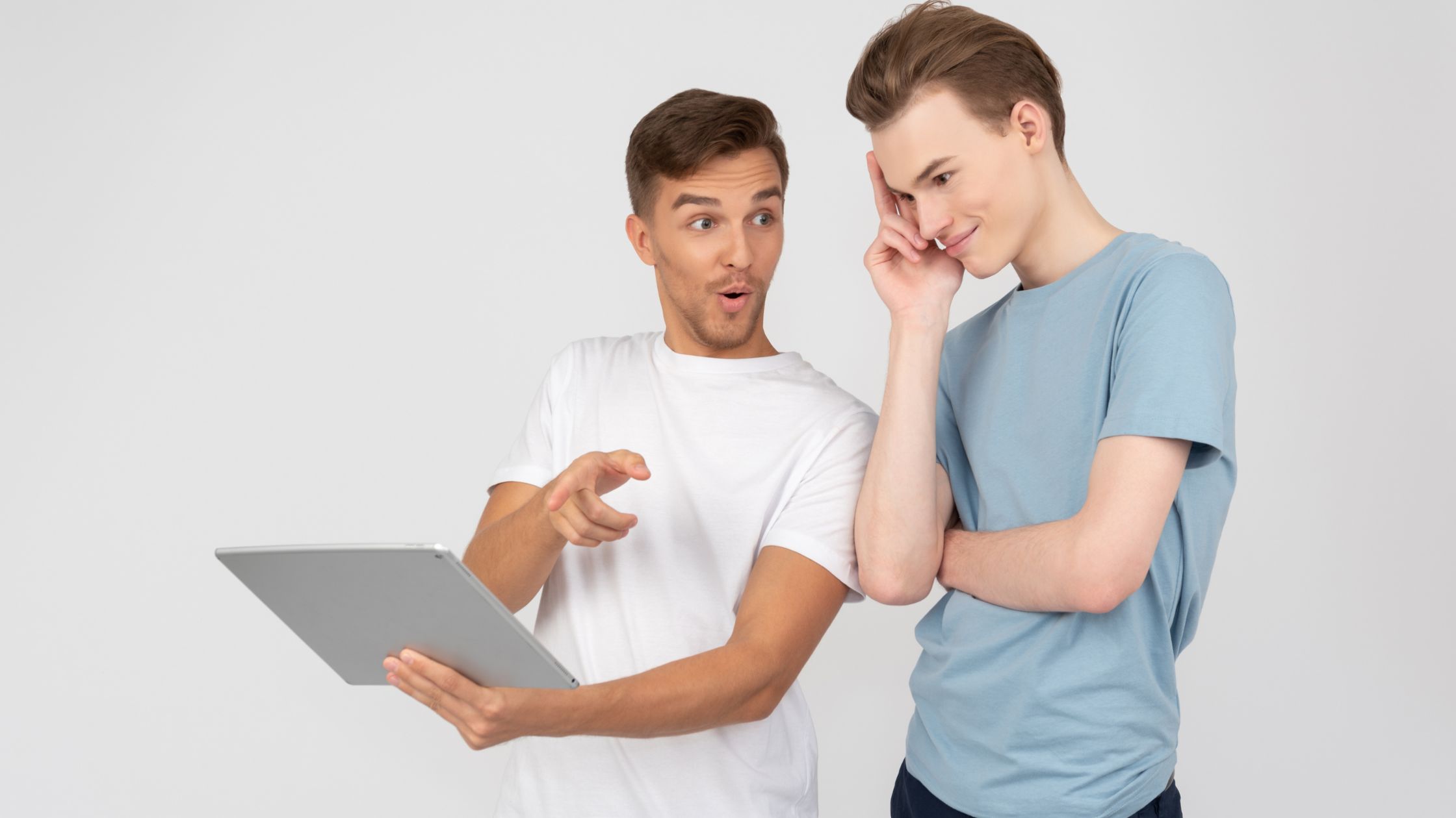 整体 年末 (4) 整体 年末 (4)